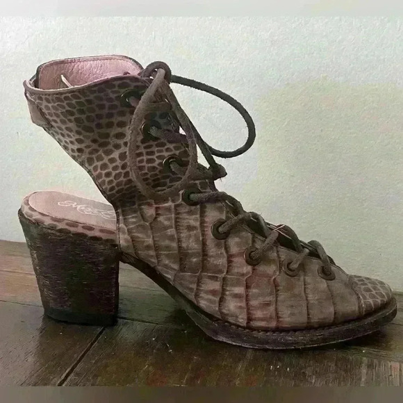 EUC Miss Macie Goodness Gracious Open Toe Lace Up  Booties Womens size 7.5 - Picture 3 of 12